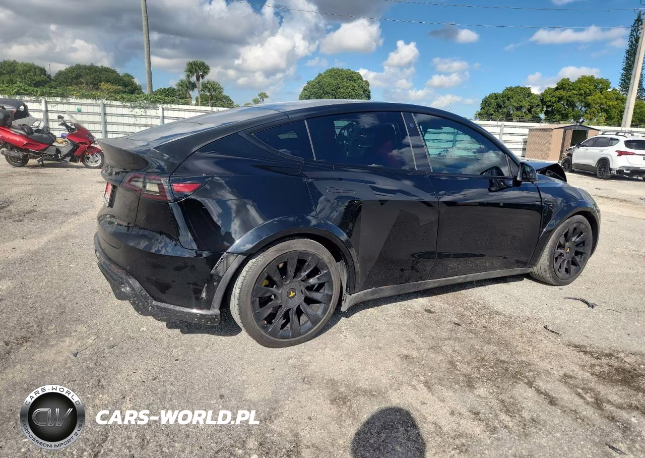 2021 Tesla Model Y VIN:5YJYGDEE0MF076576 - 3