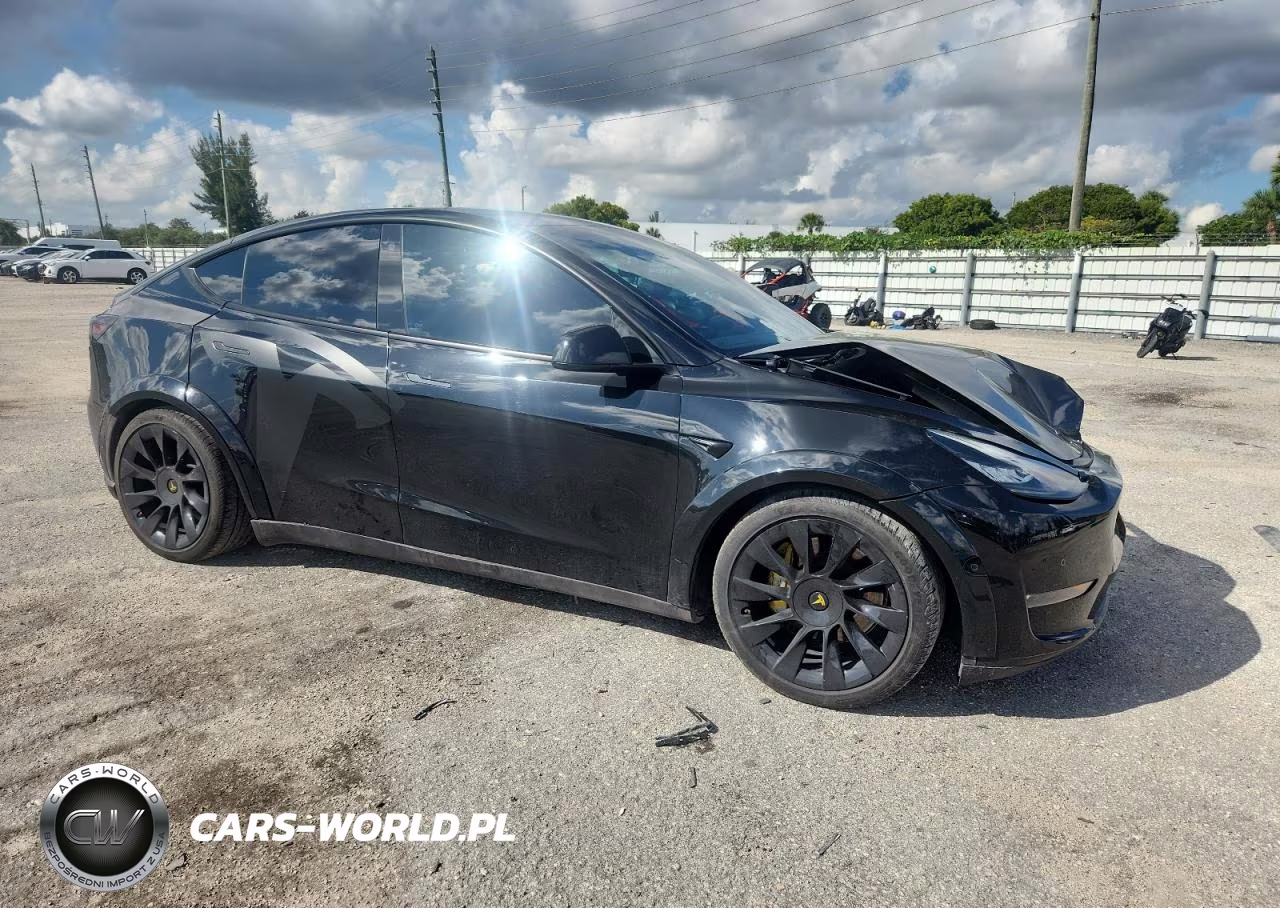 2021 Tesla Model Y VIN:5YJYGDEE0MF076576 - 4