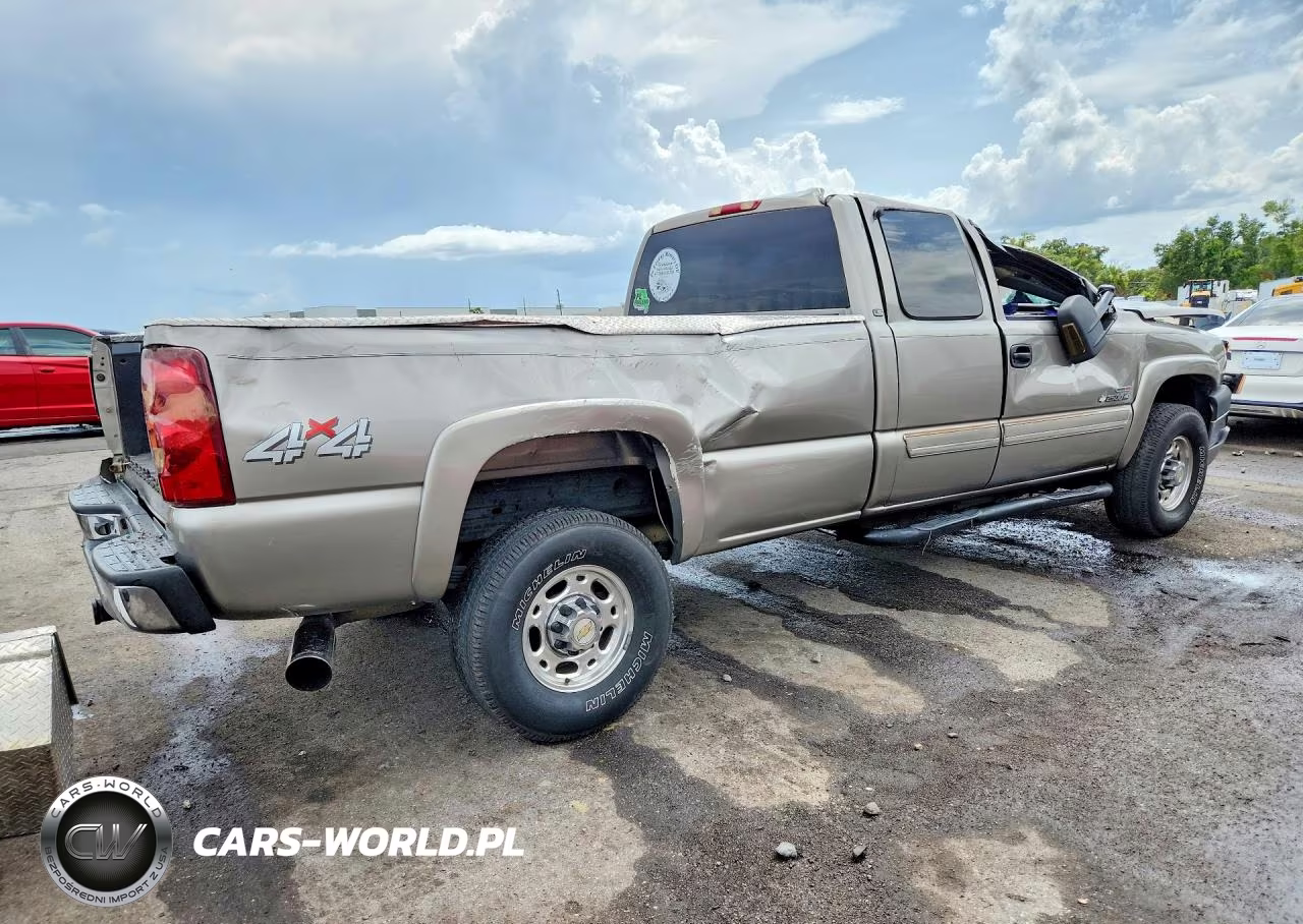 2003 Chevrolet Silverado K2500 Heavy Duty VIN:1GCHK29103E194833 - 3