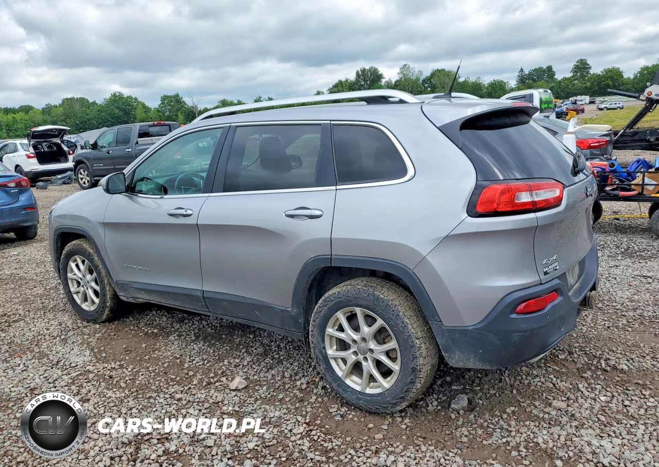 2015 Jeep Cherokee Latitude VIN:1C4PJMCS4FW660161 - 2