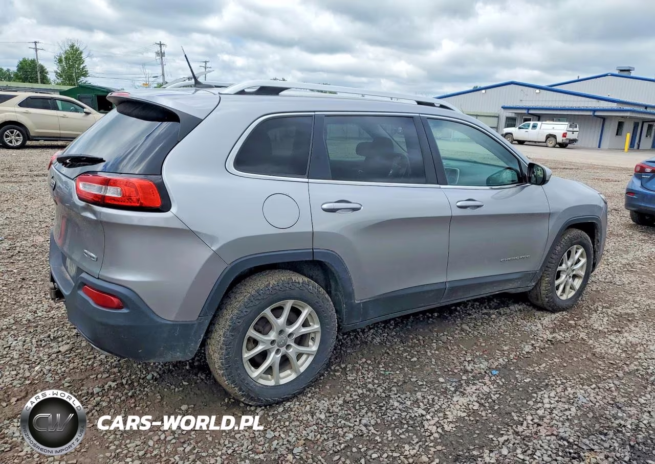 2015 Jeep Cherokee Latitude VIN:1C4PJMCS4FW660161 - 3