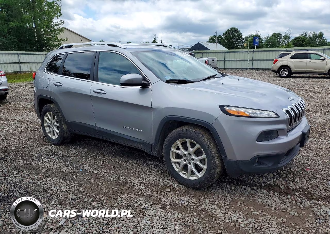 2015 Jeep Cherokee Latitude VIN:1C4PJMCS4FW660161 - 4