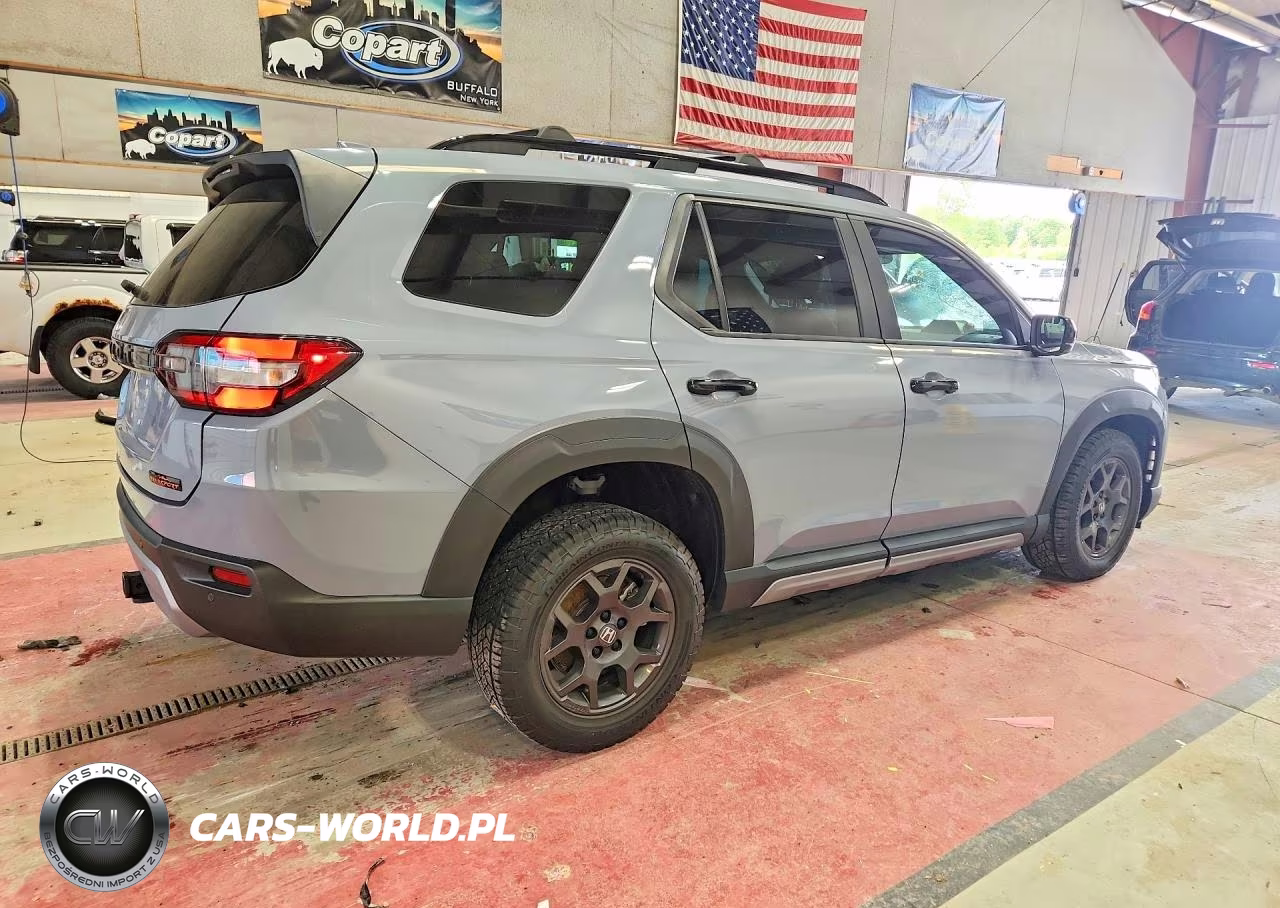 2023 Honda Pilot Trailsport VIN:5FNYG1H68PB000739 - 3
