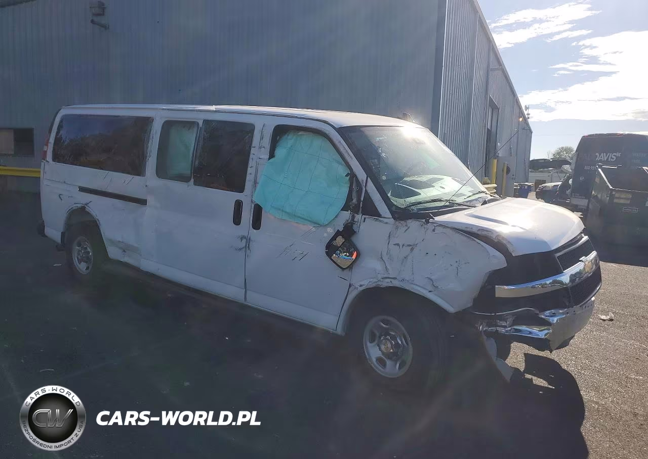 2025 Chevrolet Express G3500 VIN:1GAZGPFP8S1255212 - 4