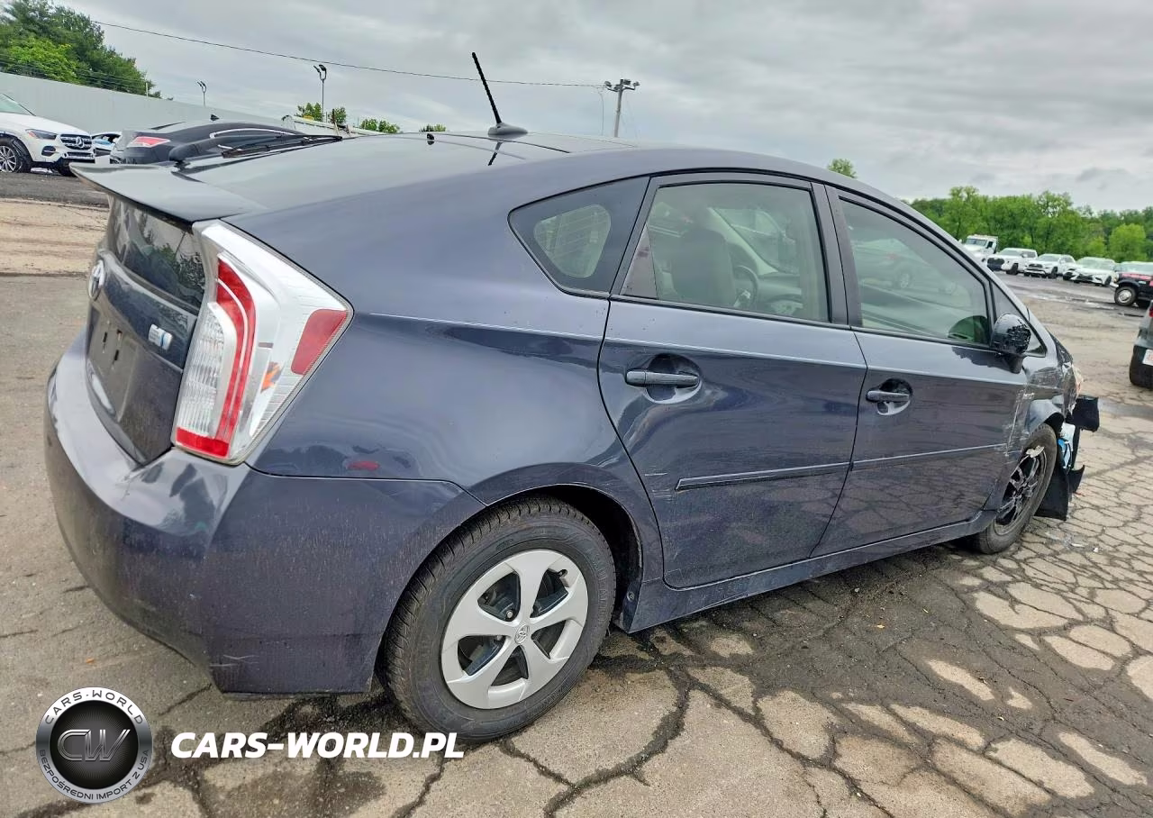 2015 Toyota Prius Four VIN:JTDKN3DU9F1973678 - 3