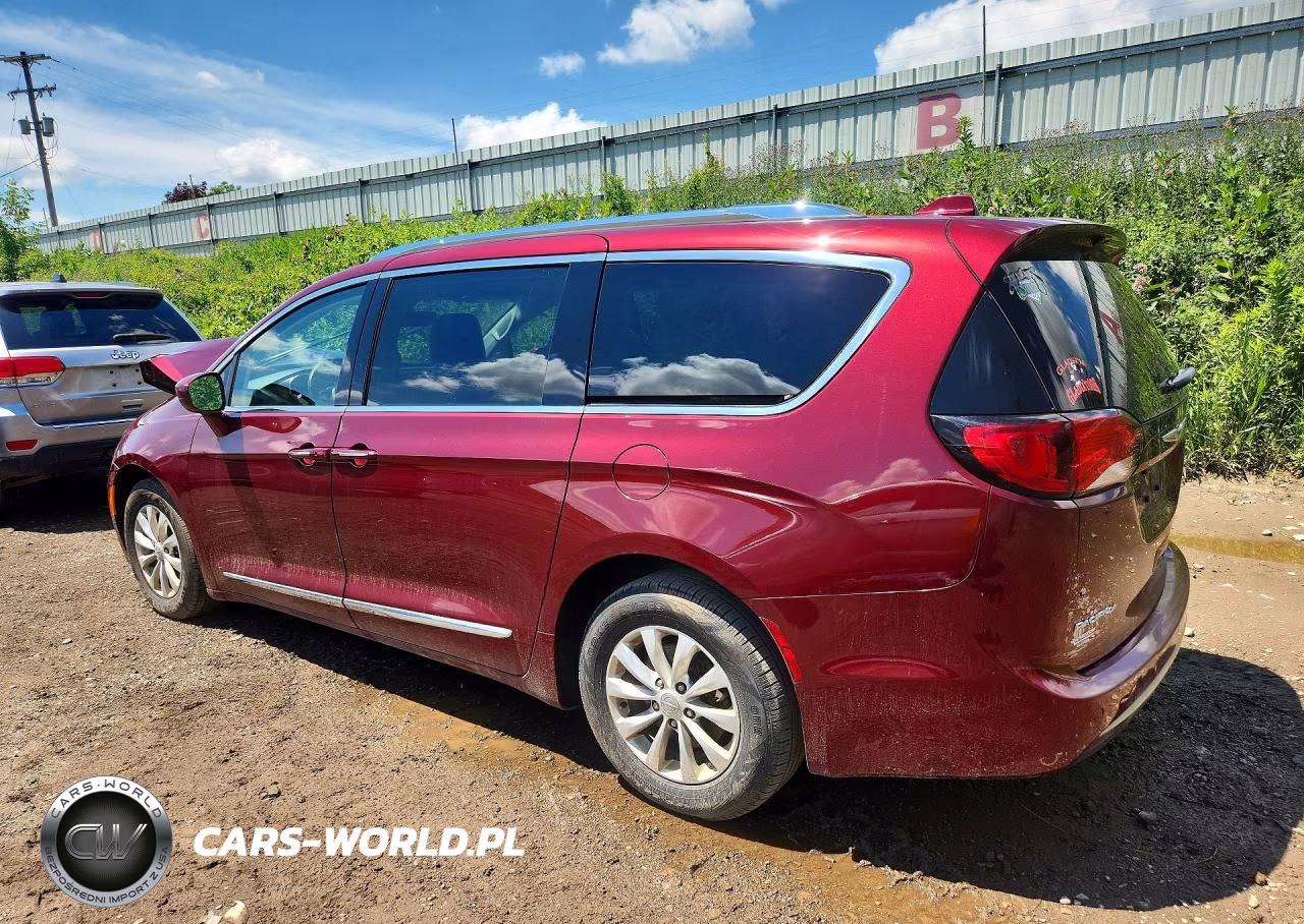 2018 Chrysler Pacifica Touring L Plus VIN:2C4RC1EG2JR289612 - 2