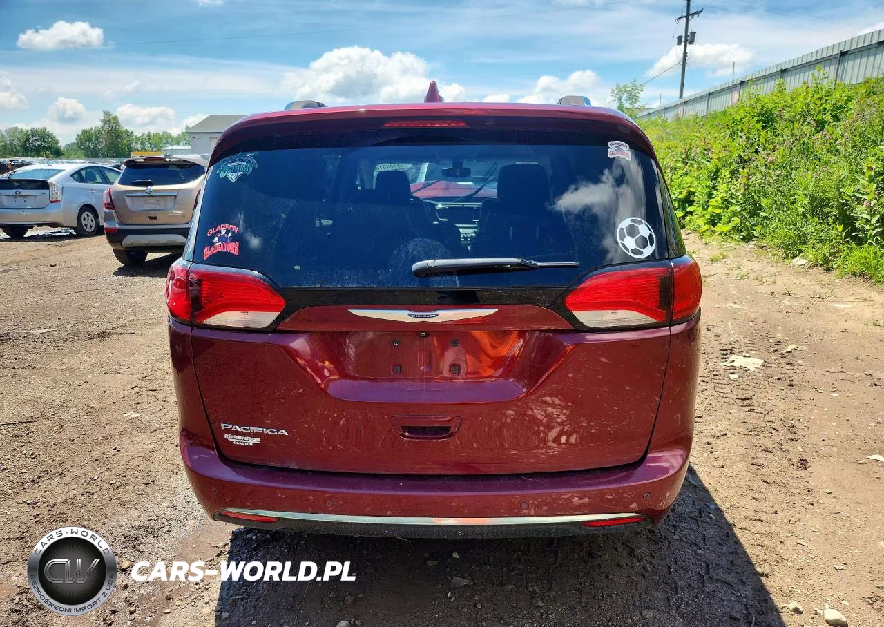 2018 Chrysler Pacifica Touring L Plus VIN:2C4RC1EG2JR289612 - 6