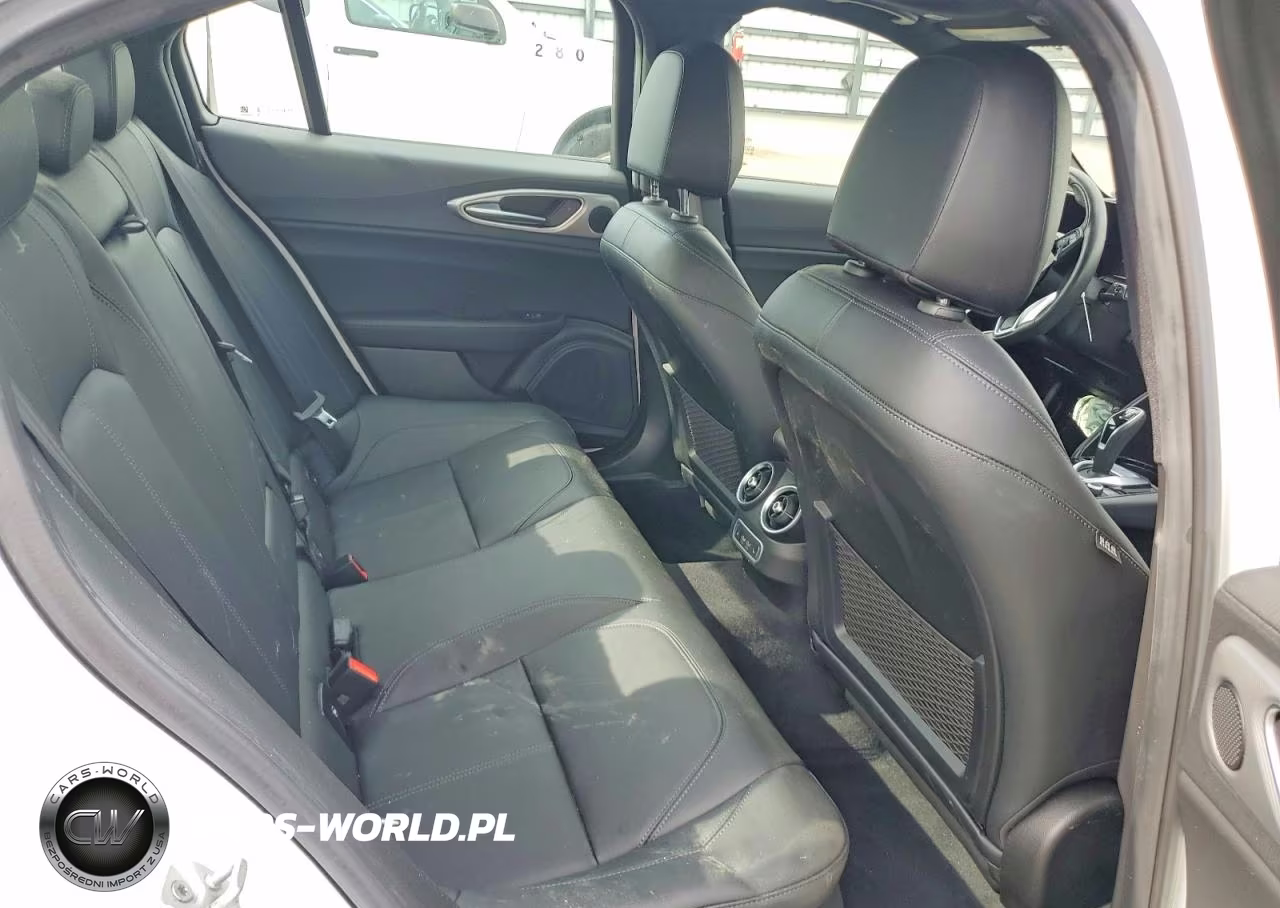 2024 Alfa Romeo Giulia Ti VIN:ZARFAMBN7R7682182 - 10