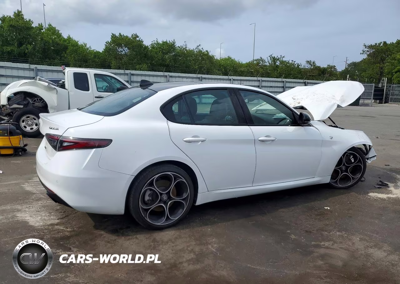 2024 Alfa Romeo Giulia Ti VIN:ZARFAMBN7R7682182 - 3