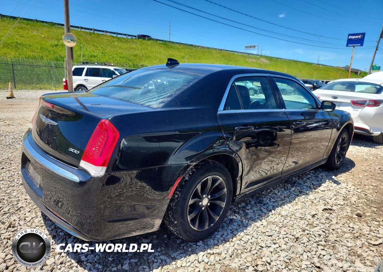 2015 Chrysler 300 Limited VIN:2C3CCAAG0FH882317 - 3