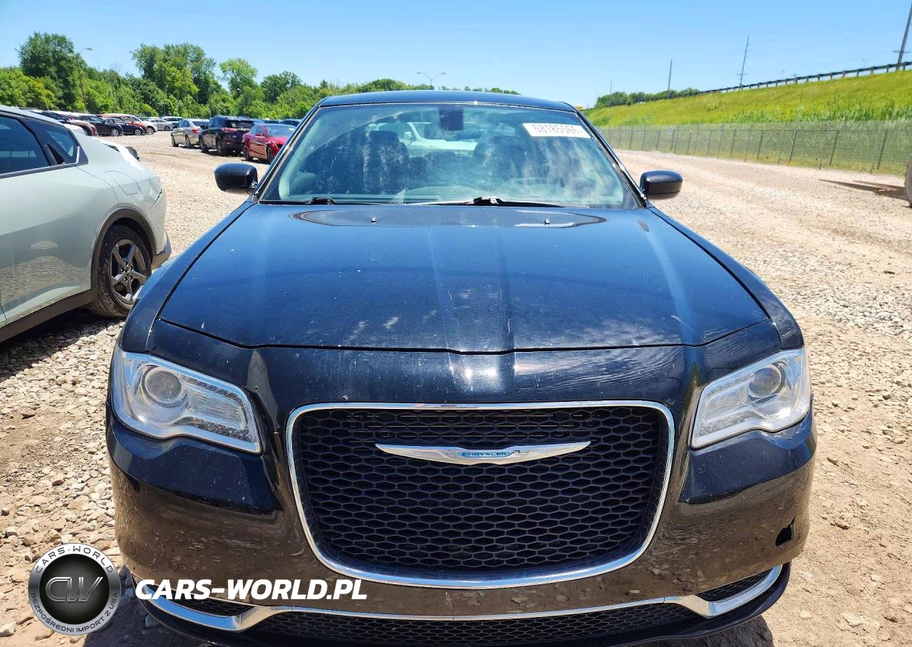 2015 Chrysler 300 Limited VIN:2C3CCAAG0FH882317 - 5