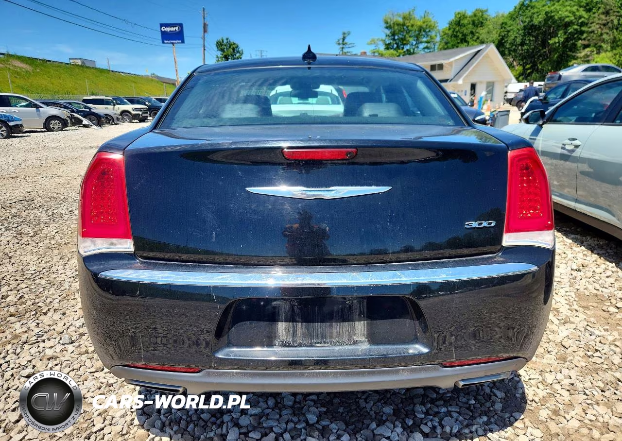 2015 Chrysler 300 Limited VIN:2C3CCAAG0FH882317 - 6