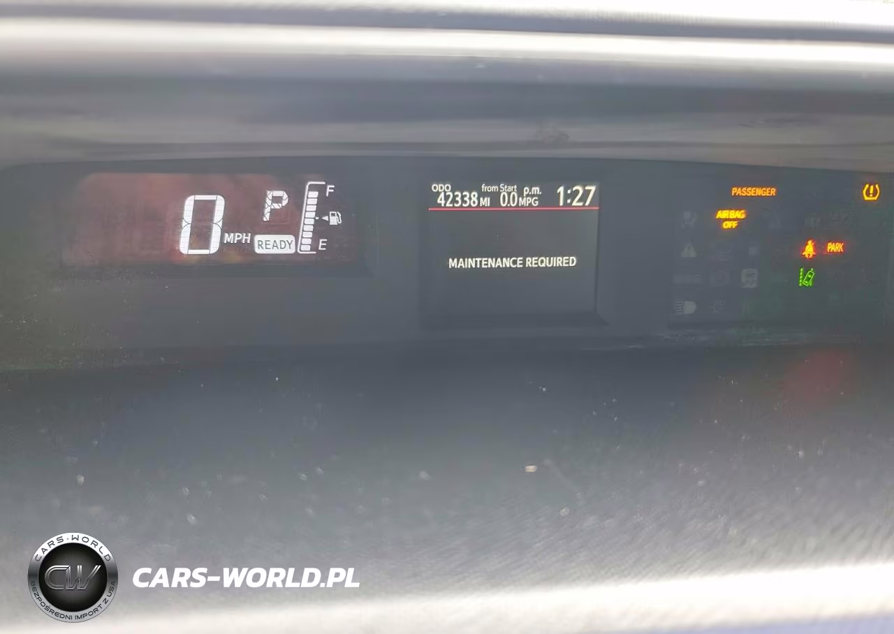 2017 Toyota Prius C Two VIN:JTDKDTB30H1591412 - 9