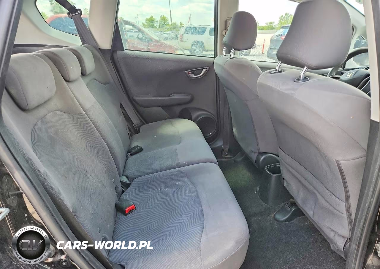 2010 Honda Fit VIN:JHMGE8G20AS013213 - 10