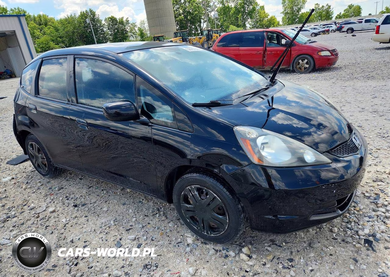 2010 Honda Fit VIN:JHMGE8G20AS013213 - 4