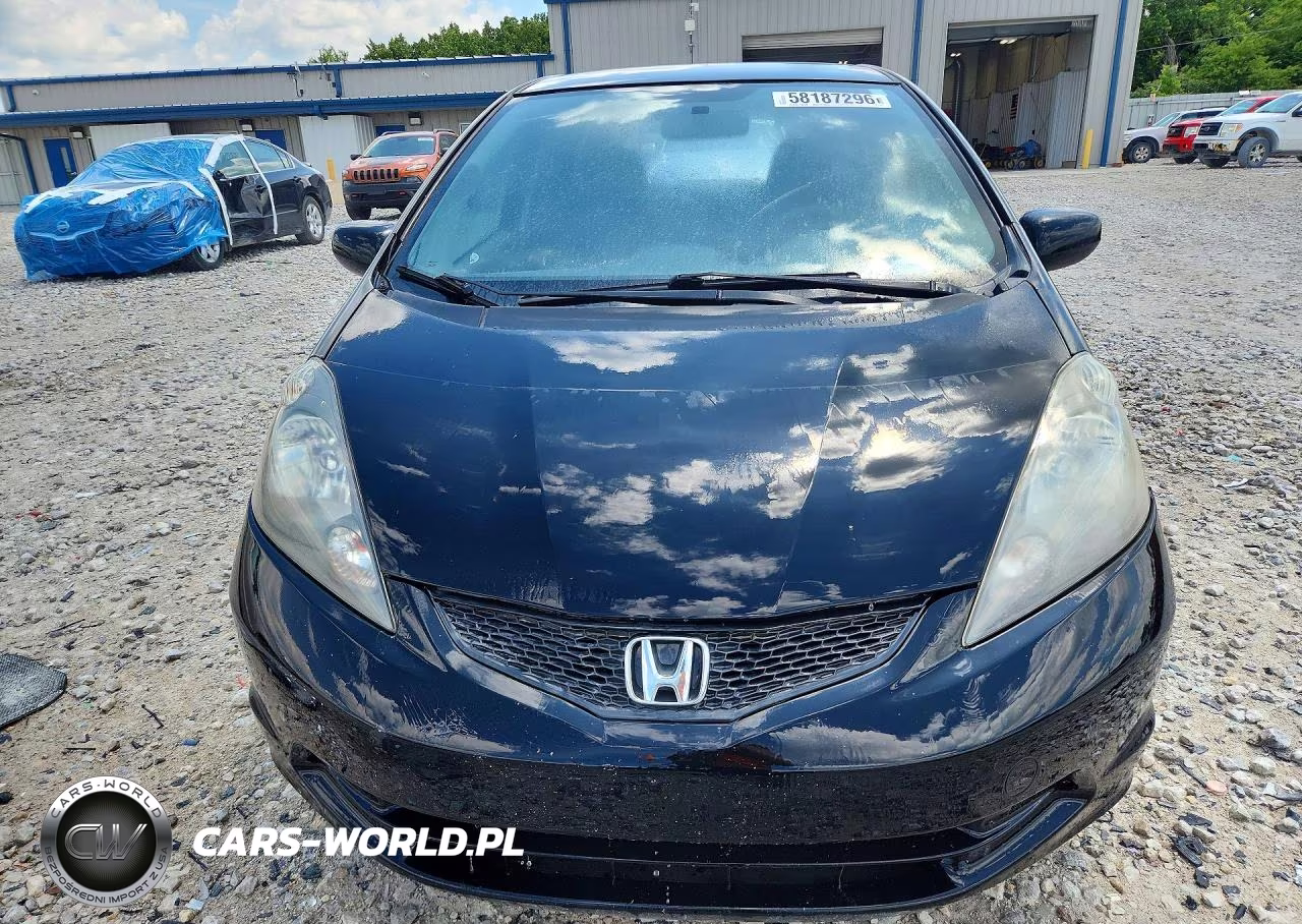 2010 Honda Fit VIN:JHMGE8G20AS013213 - 5