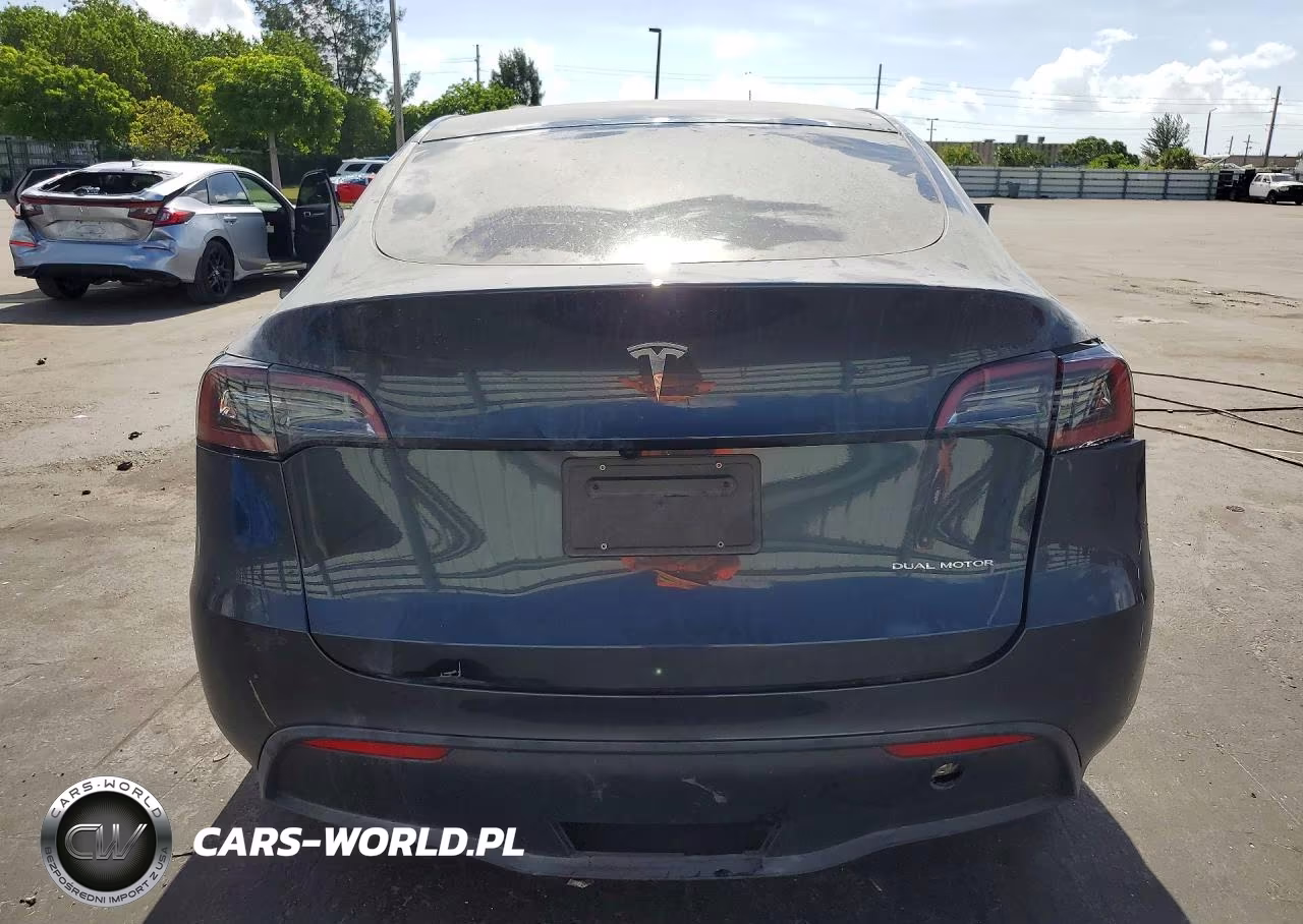2025 Tesla Model Y VIN:7SAYGDEE5SA360332 - 6