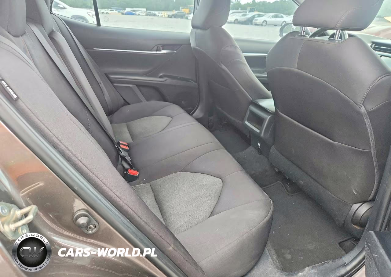 2019 Toyota Camry Le VIN:4T1B11HK3KU270560 - 10