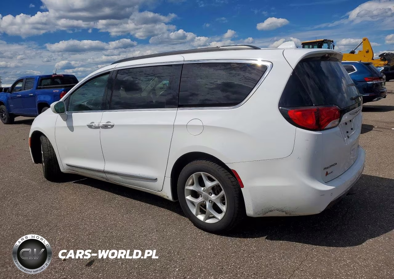 2017 Chrysler Pacifica Touring L VIN:2C4RC1BG7HR541742 - 2