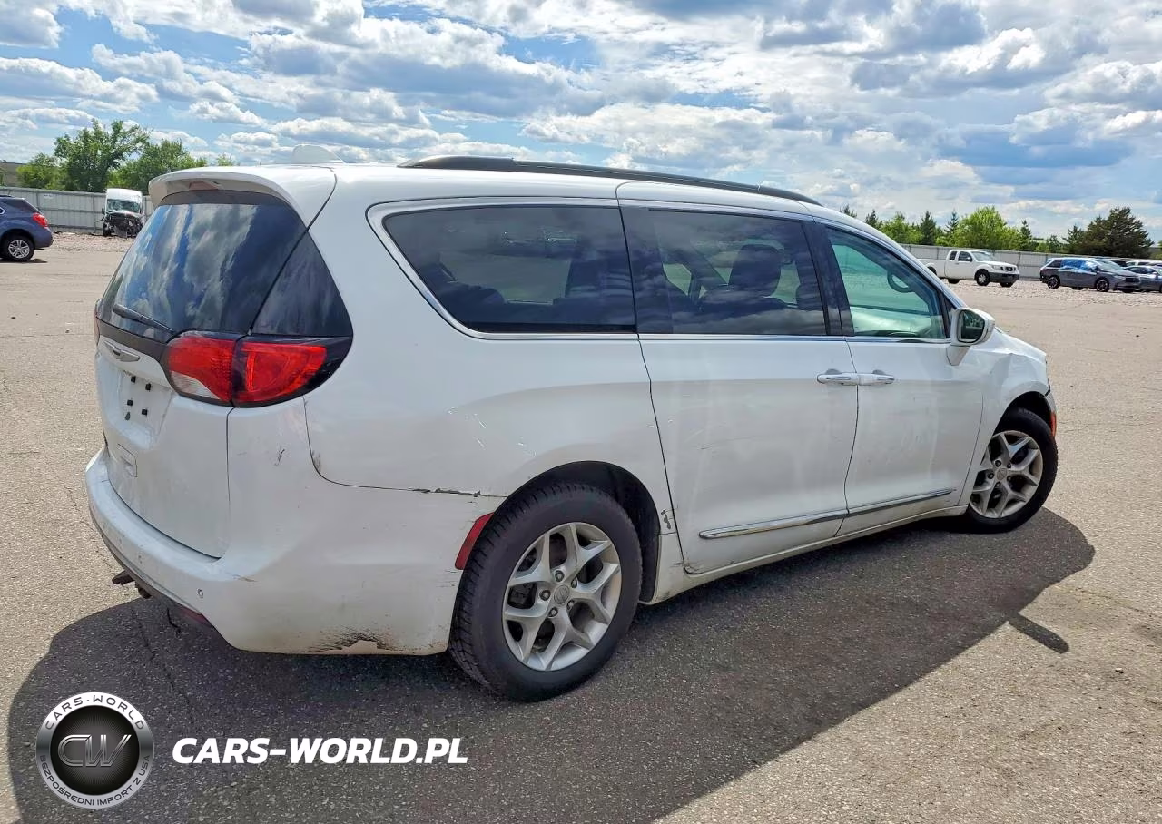 2017 Chrysler Pacifica Touring L VIN:2C4RC1BG7HR541742 - 3