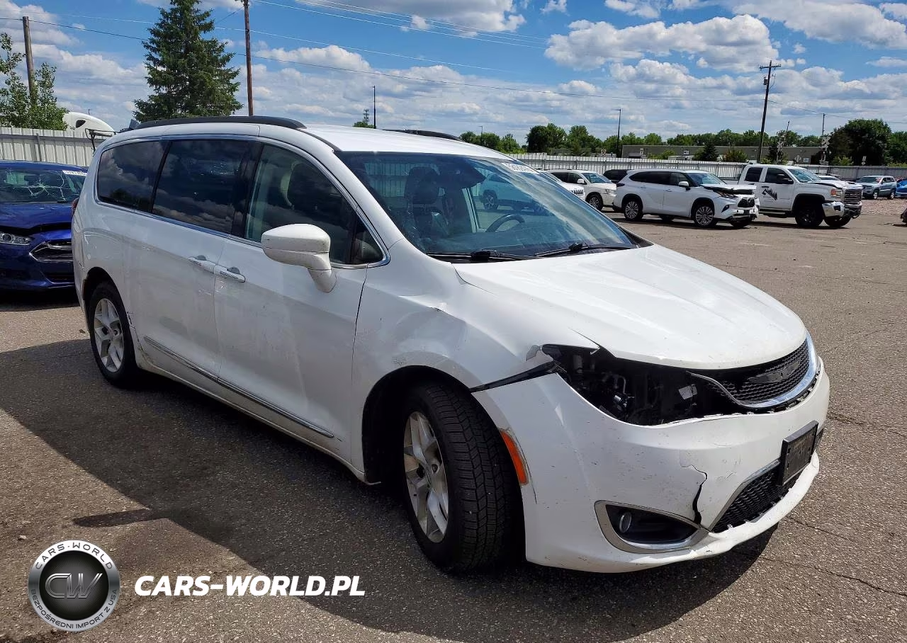 2017 Chrysler Pacifica Touring L VIN:2C4RC1BG7HR541742 - 4