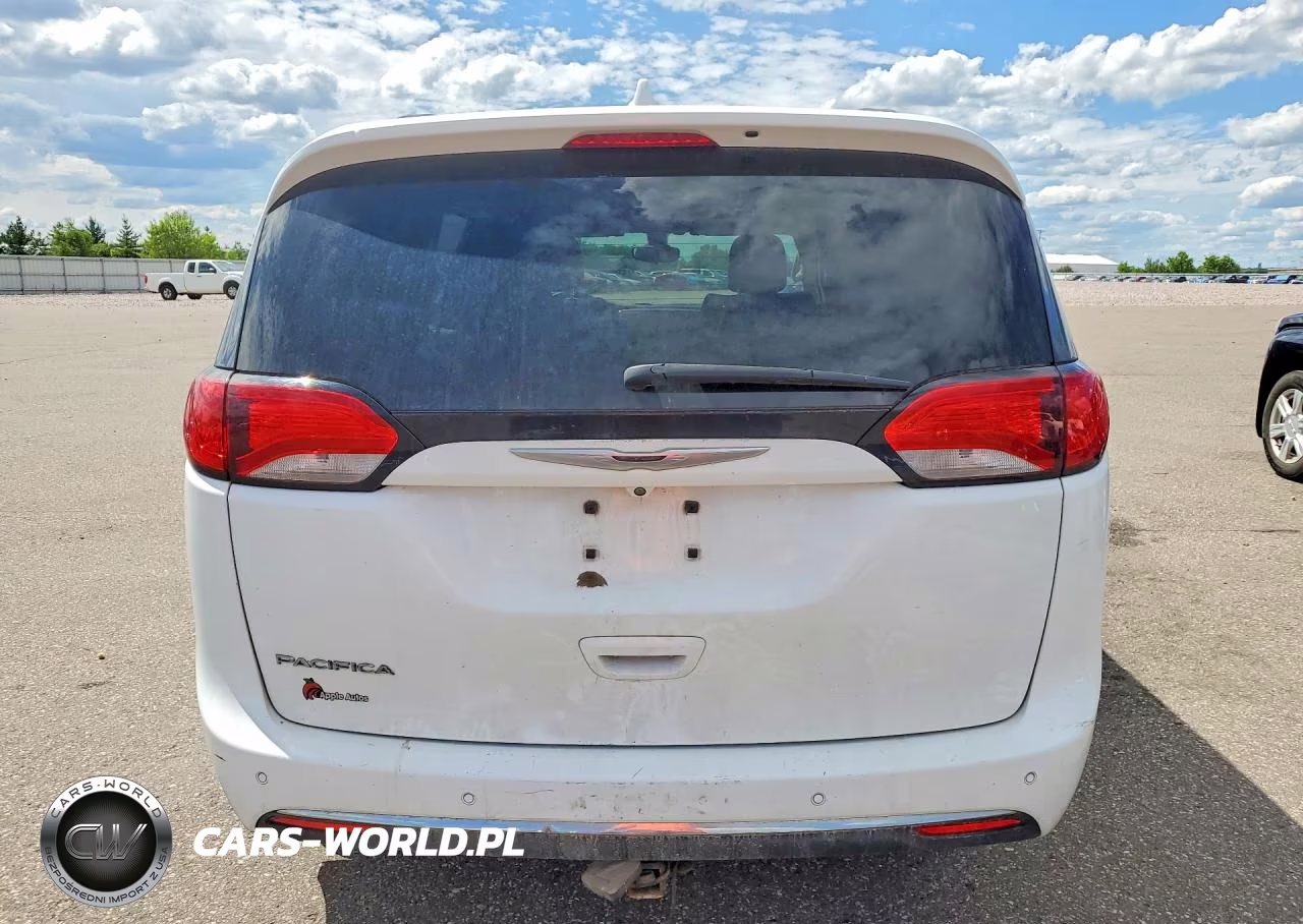 2017 Chrysler Pacifica Touring L VIN:2C4RC1BG7HR541742 - 6