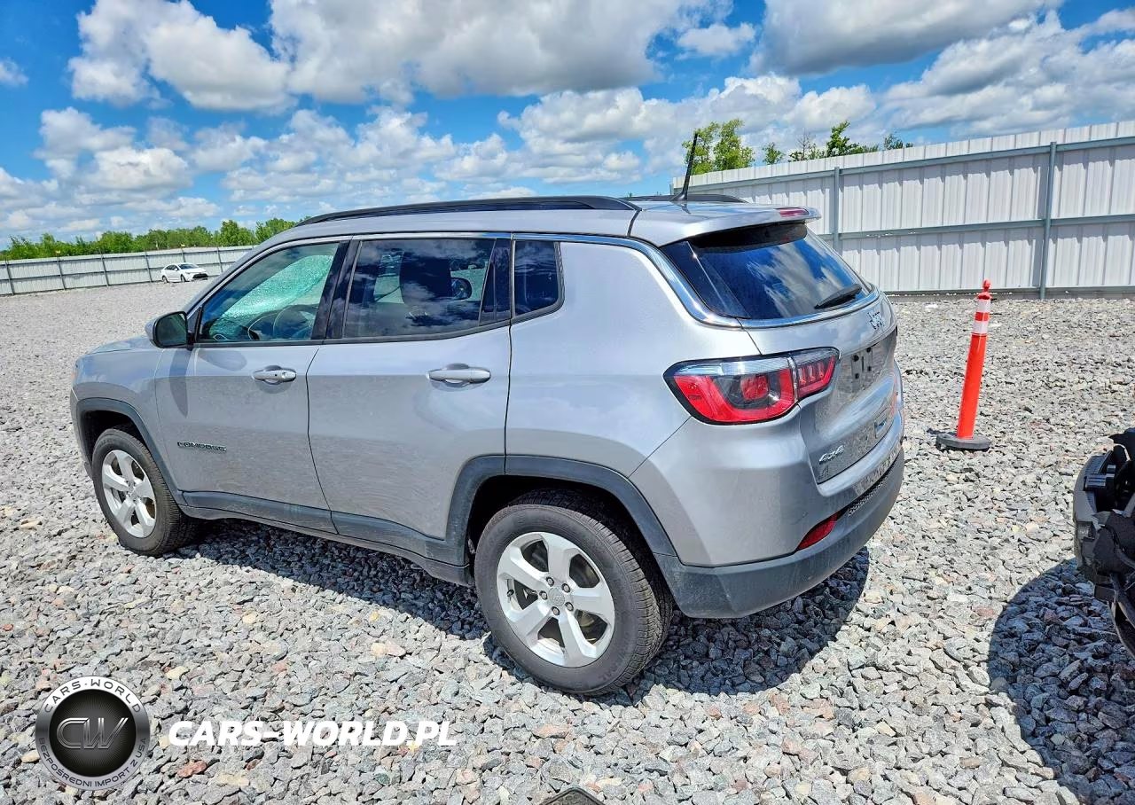 2018 Jeep Compass Latitude VIN:3C4NJDBB7JT366065 - 2