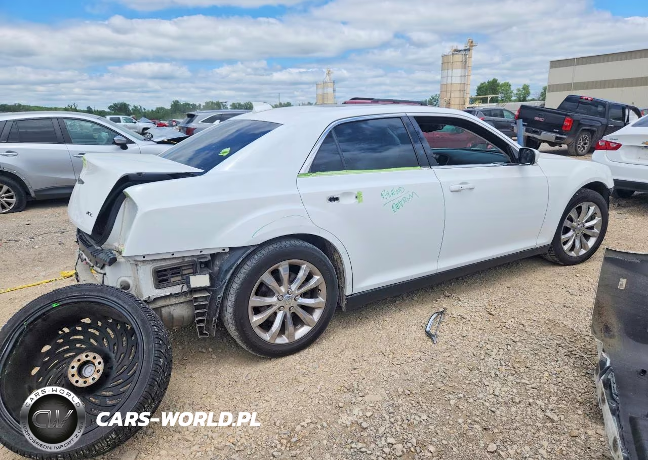 2016 Chrysler 300 Limited VIN:2C3CCARG5GH329359 - 3