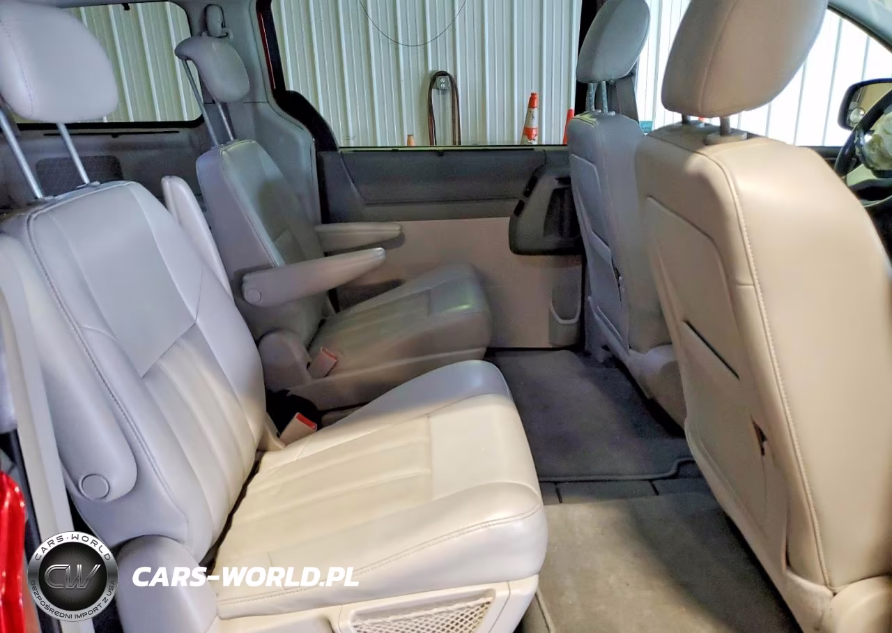 2008 Chrysler Town & Country Touring VIN:2A8HR54P98R152835 - 11