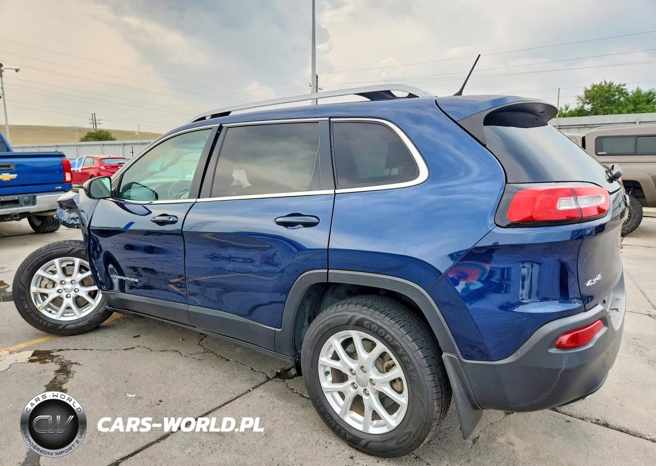 2018 Jeep Cherokee Latitude VIN:1C4PJMCX3JD562657 - 2
