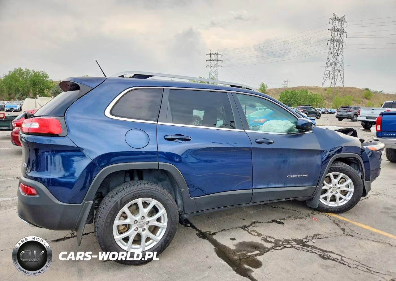 2018 Jeep Cherokee Latitude VIN:1C4PJMCX3JD562657 - 3