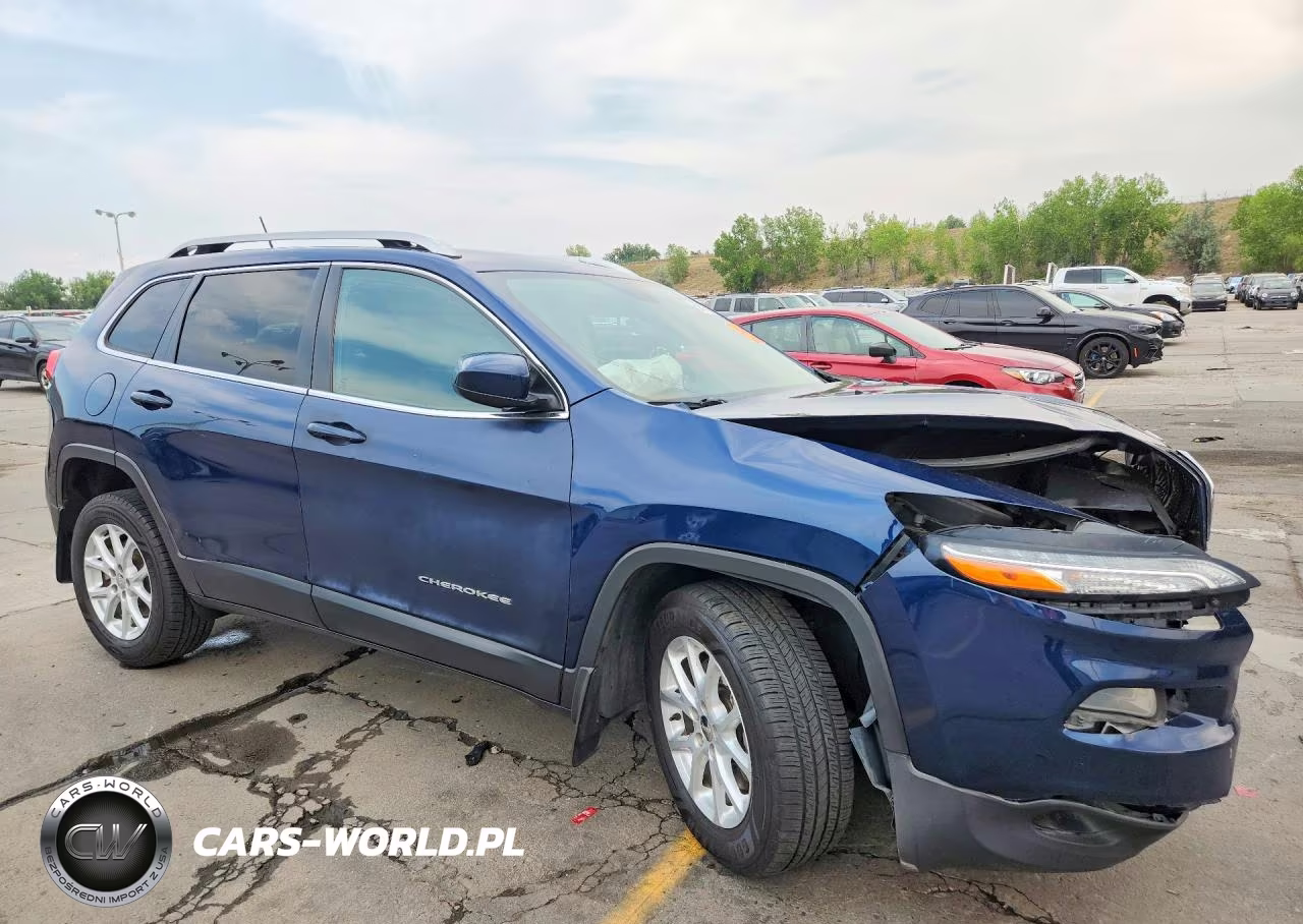 2018 Jeep Cherokee Latitude VIN:1C4PJMCX3JD562657 - 4