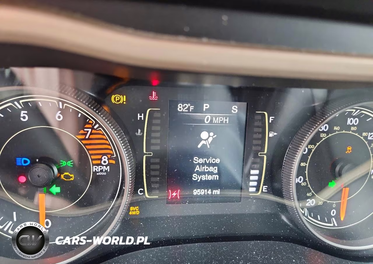 2018 Jeep Cherokee Latitude VIN:1C4PJMCX3JD562657 - 9