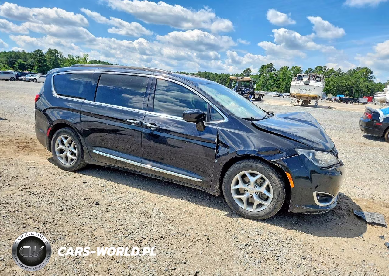 2017 Chrysler Pacifica Touring L VIN:2C4RC1BG3HR506972 - 4