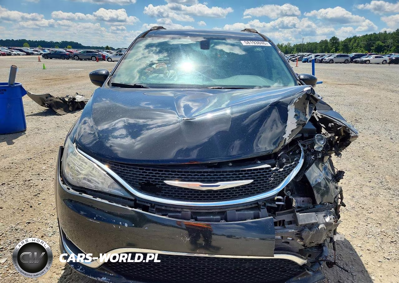 2017 Chrysler Pacifica Touring L VIN:2C4RC1BG3HR506972 - 5