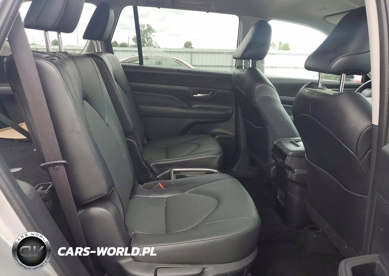 2025 Toyota Grand Highlander Xle VIN:5TDAAAA58SS020174 - 11