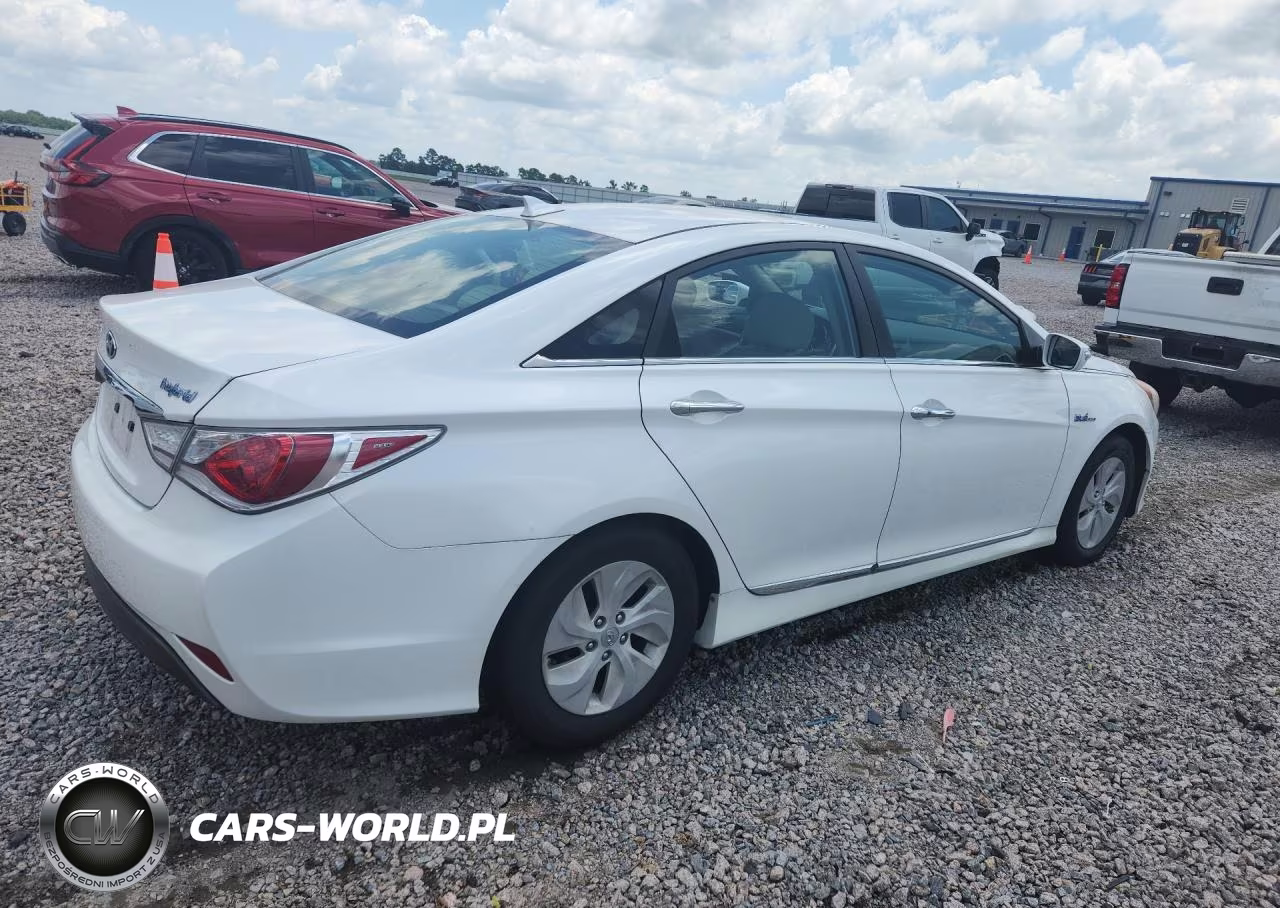2015 Hyundai Sonata Hybrid Base VIN:KMHEC4A42FA134559 - 3