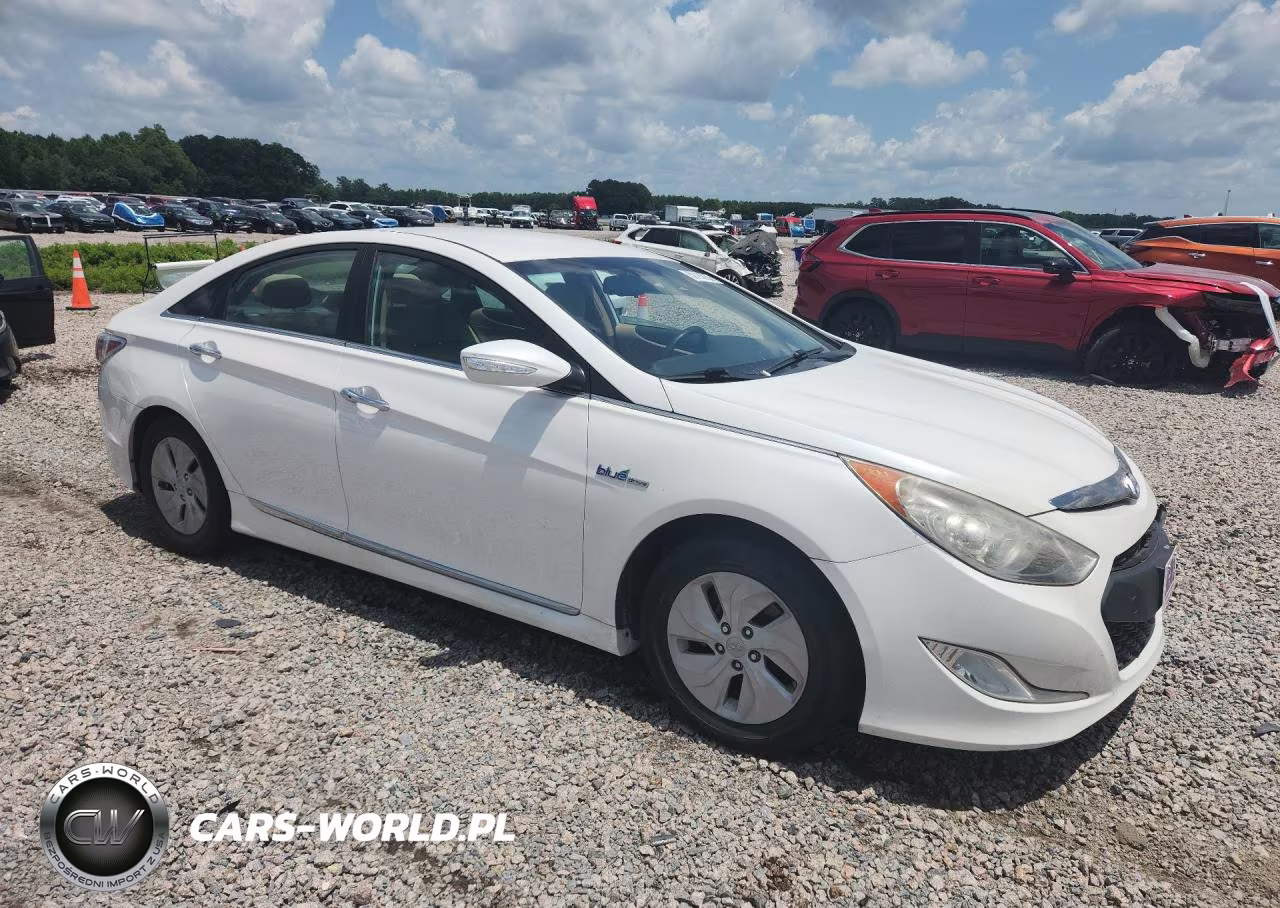 2015 Hyundai Sonata Hybrid Base VIN:KMHEC4A42FA134559 - 4