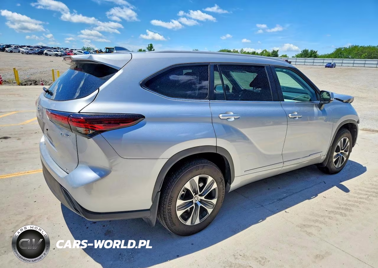 2025 Toyota Highlander Hybrid Xle VIN:5TDKBRCH9SS682126 - 3