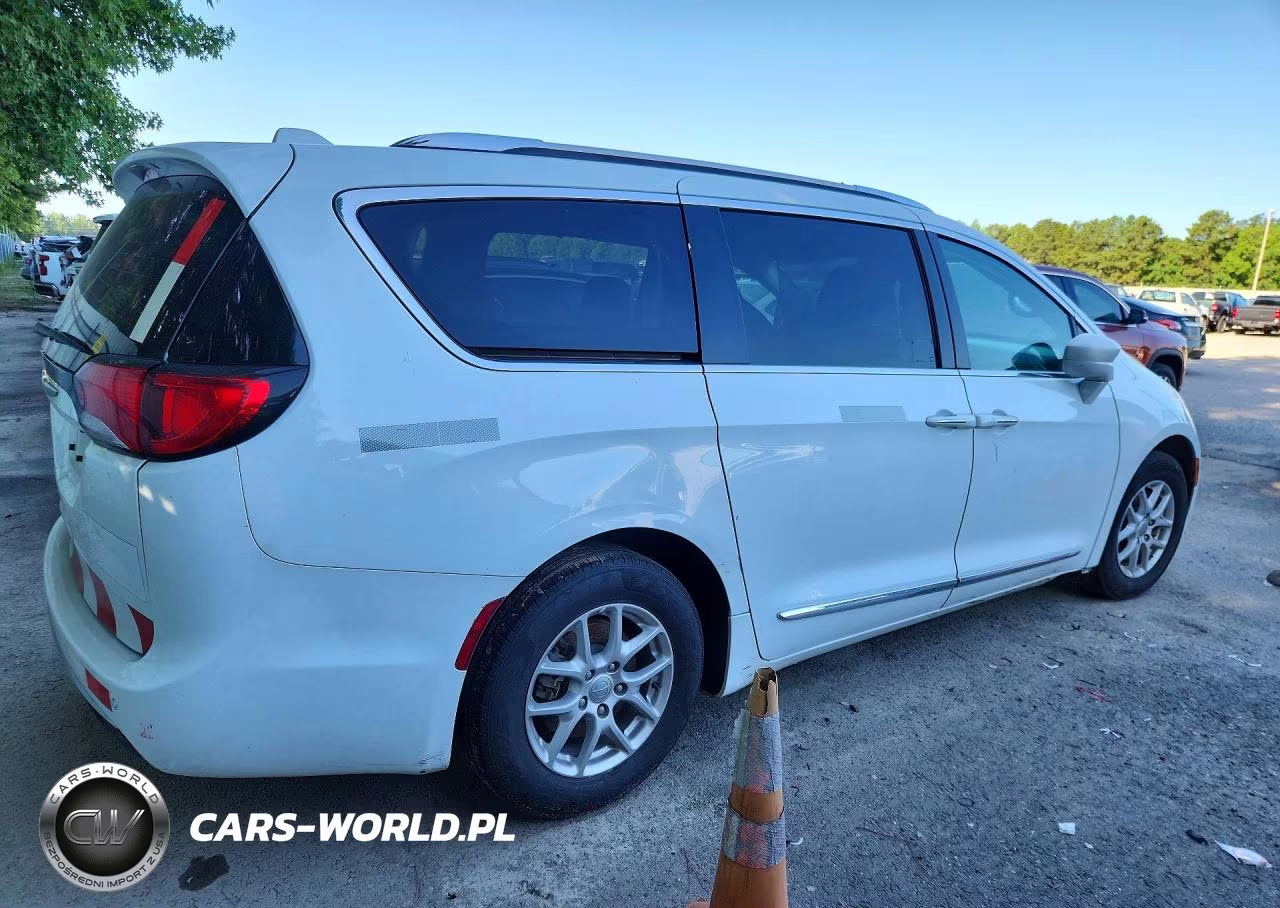 2020 Chrysler Pacifica Touring L VIN:2C4RC1BG0LR276462 - 3