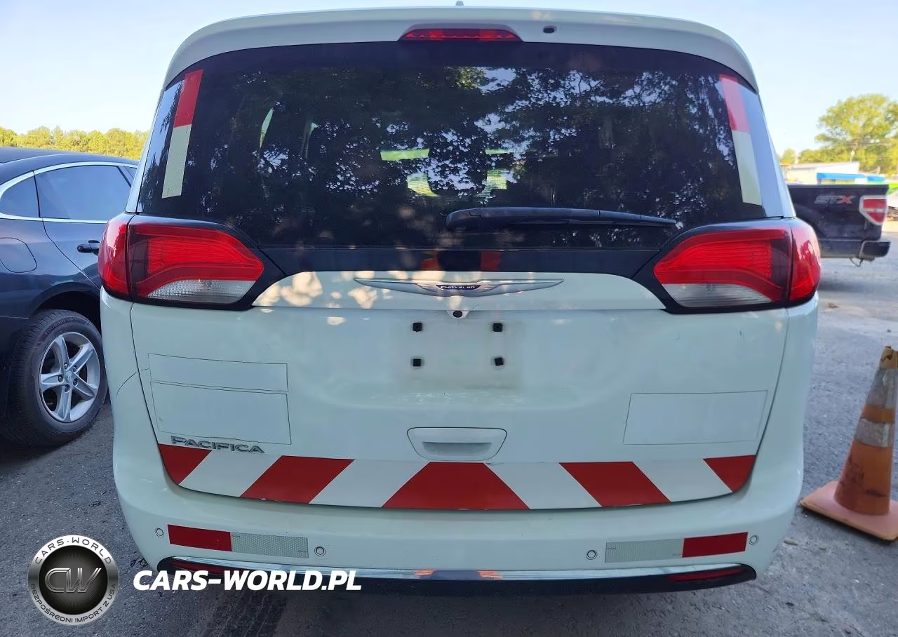 2020 Chrysler Pacifica Touring L VIN:2C4RC1BG0LR276462 - 6