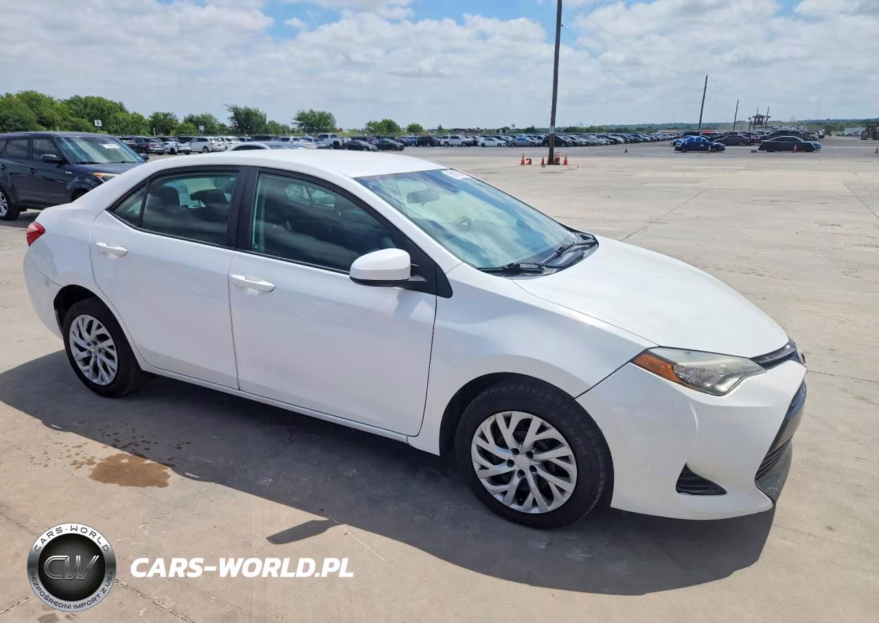 2018 Toyota Corolla Le VIN:5YFBURHE3JP840007 - 4