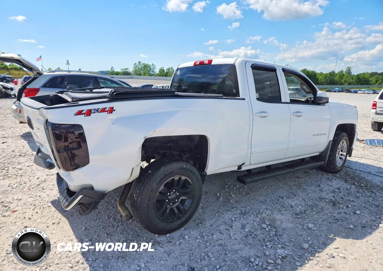 2018 Chevrolet Silverado K1500 Lt VIN:1GCVKREH0JZ209576 - 3