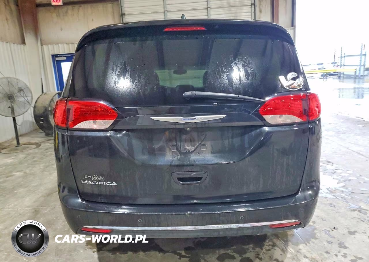 2017 Chrysler Pacifica Touring L VIN:2C4RC1BGXHR702780 - 6