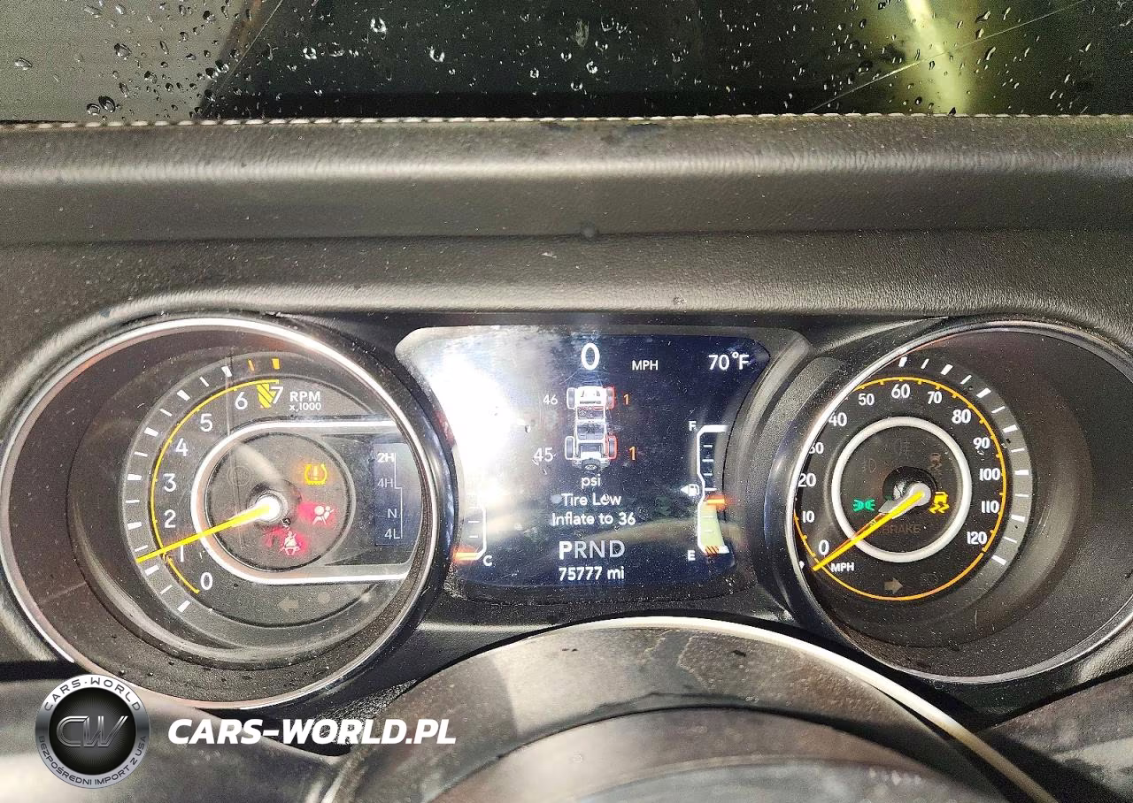 2019 Jeep Wrangler Unlimited Sahara VIN:1C4HJXEG5KW633656 - 9