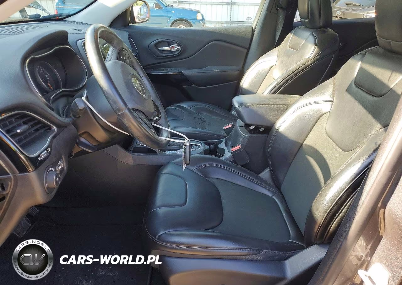2019 Jeep Cherokee Latitude Plus VIN:1C4PJLLB3KD454099 - 7