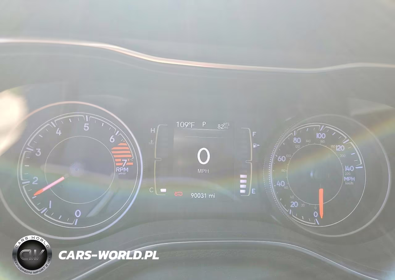2019 Jeep Cherokee Latitude Plus VIN:1C4PJLLB3KD454099 - 9