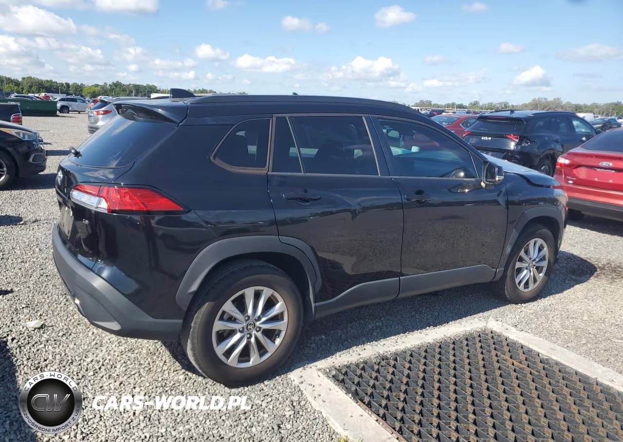 2022 Toyota Corolla Cross Le VIN:7MUCAAAG3NV034441 - 3