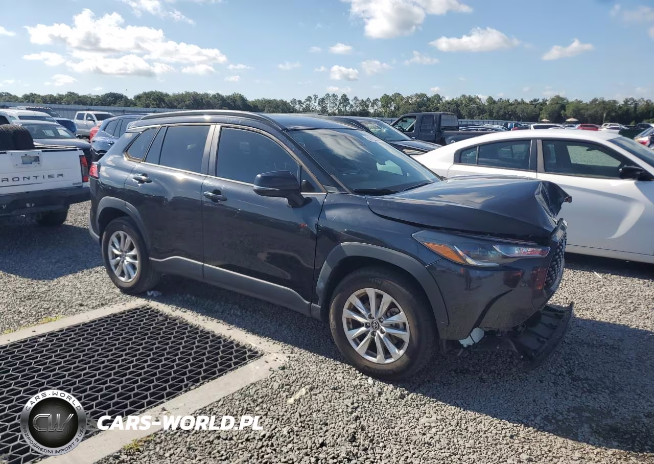 2022 Toyota Corolla Cross Le VIN:7MUCAAAG3NV034441 - 4