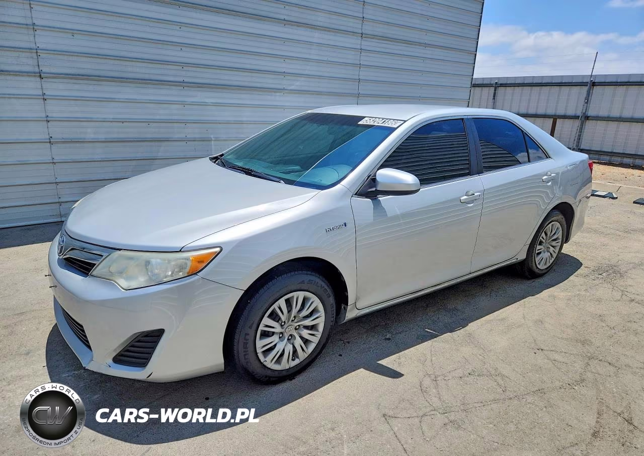 2013 Toyota Camry Hybrid Le – zdjęcie 1 z 12